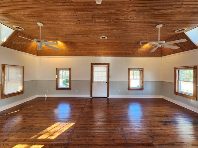 Building Photo - 1906 Edwin Kirkman Historic Home in Swansboro, NC
