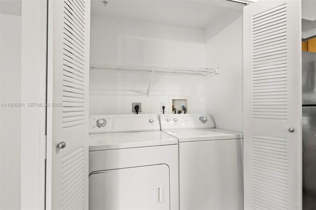 Building Photo - 1919 Van Buren St