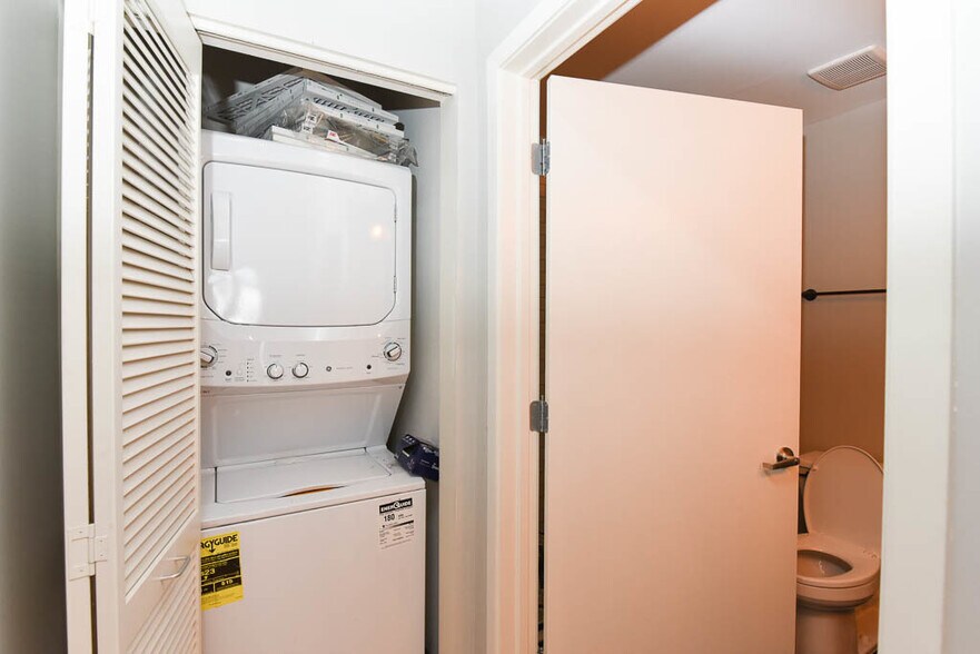 Building Photo - 14 N Sangamon St