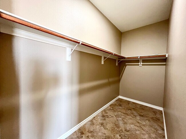 Building Photo - STUNNING 3BD/2.5BA HOME W/ TESLA SOLAR, POOL, SPA, & LOFT!!