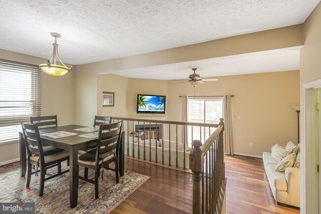Building Photo - 6121 Cedar Wood Dr