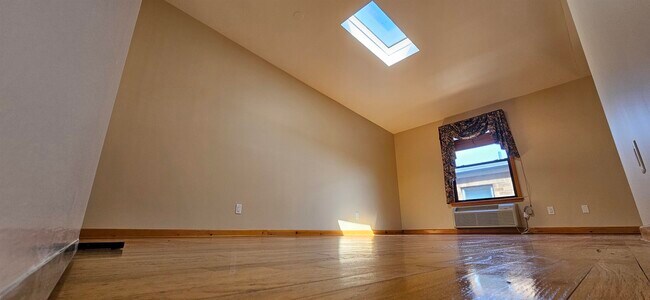 Building Photo - 416 68th St