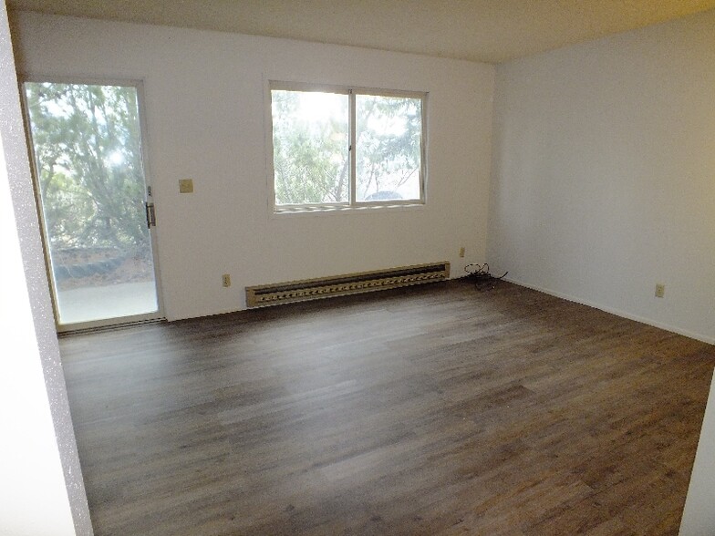 Building Photo - 420 W Montana St