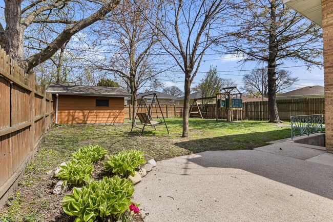 Building Photo - 9233 Parkside Ave