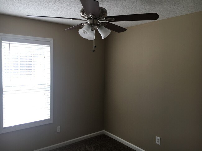 Building Photo - Perfect 3 Bedroom, 2 Bath Home For Rent