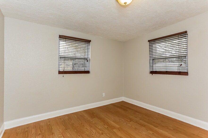 Building Photo - 1458 W 19th St