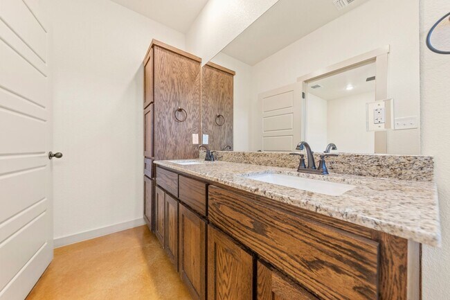 Building Photo - 1912 Caspian Trl