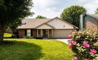 Building Photo - Knoxville 37922 - 3 bedroom, 2 bath with fenced-in yard - Call Susan Niedergeses (865) 300-4722
