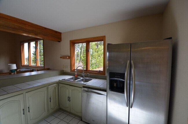 Building Photo - 416 Fuller Placer Rd
