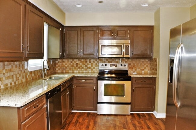 Building Photo - 1600 Mazor Dr