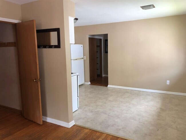 Building Photo - 110 N Blair St