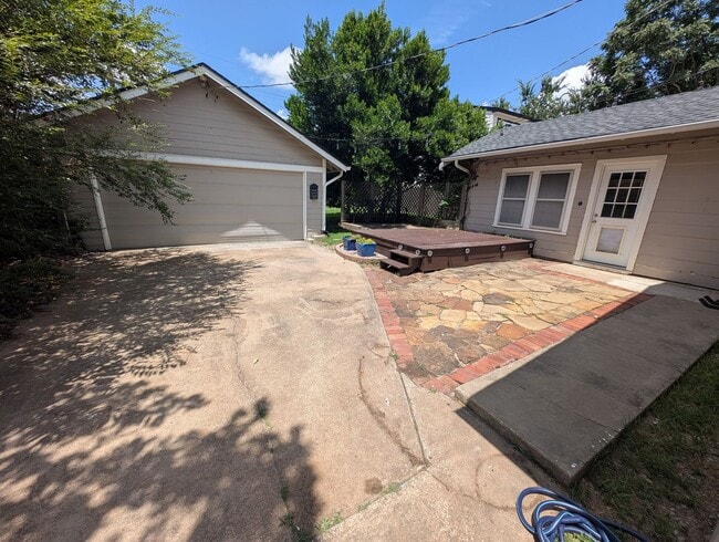 Building Photo - Perfect home directly across from TU!!