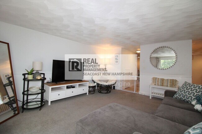 Building Photo - 203 Piscassic St