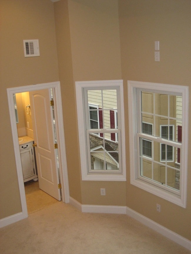 Building Photo - 330 Maple Ave