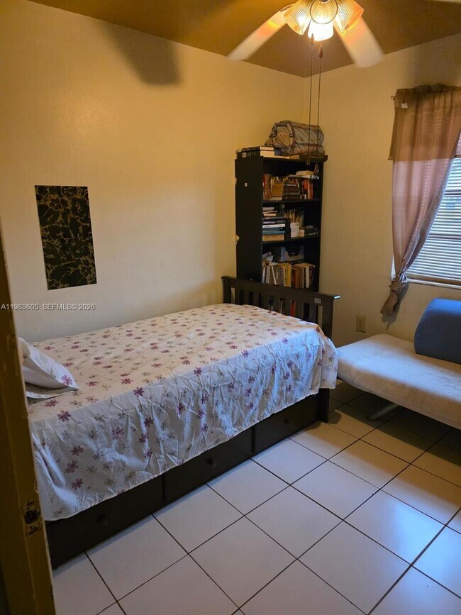 Building Photo - 620 NW 199th St