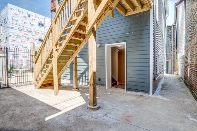 Building Photo - 2135 W 19th St