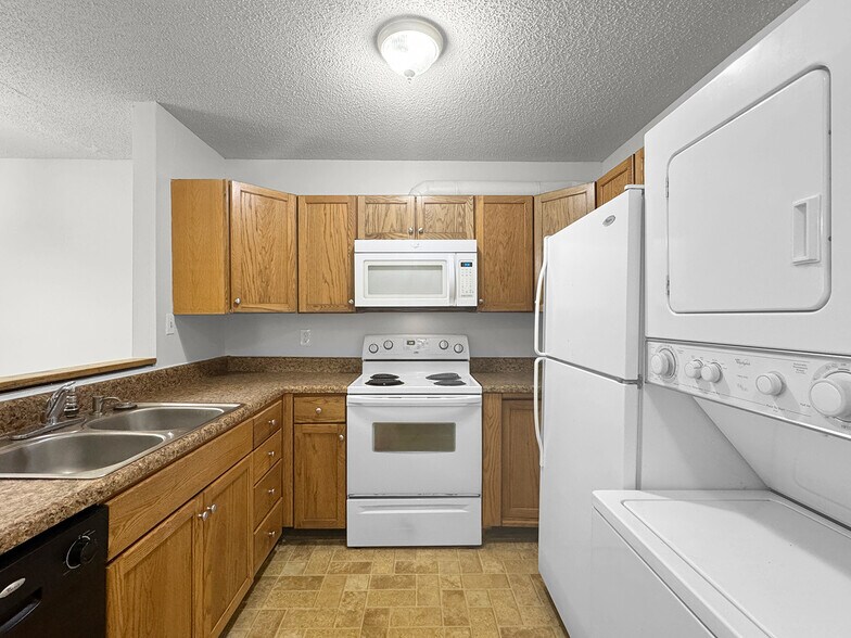 Kitchen - 1203 Jamestown Rd