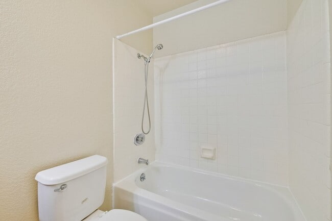 Building Photo - Hardwood Floors- A/C- Full Bedroom and Bath on First Floor: Fresh Paint