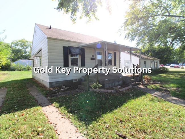 Building Photo - COMING SOON!! 2 BR 1 BA House with Covered...