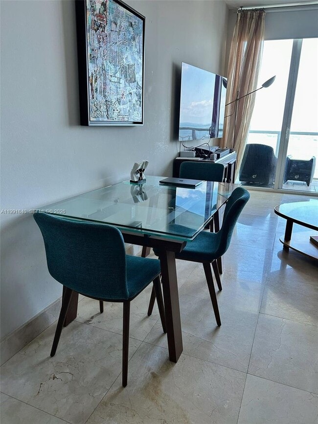 Building Photo - 218 SE 14th St