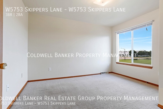 Building Photo - W5753 Skippers Ln