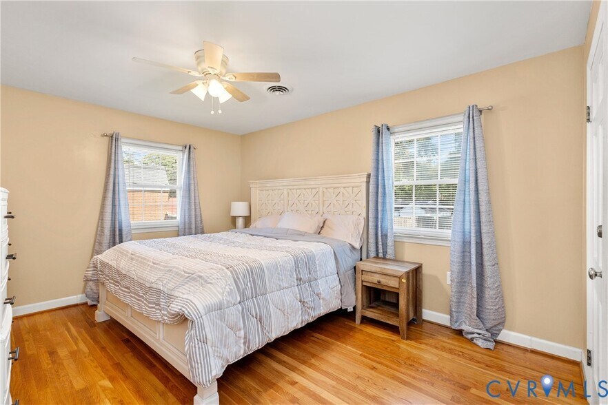 Building Photo - 1871 Pender Ave