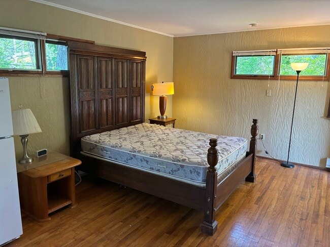 Building Photo - Chestnut Grove Village 200