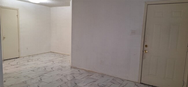 Building Photo - 1327 Brenda Ln