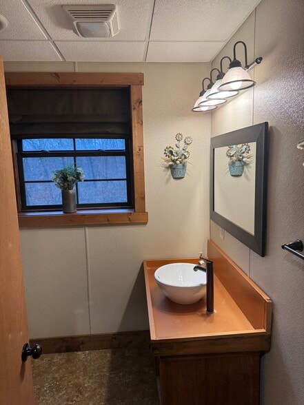 Building Photo - 324 Messenger Rd