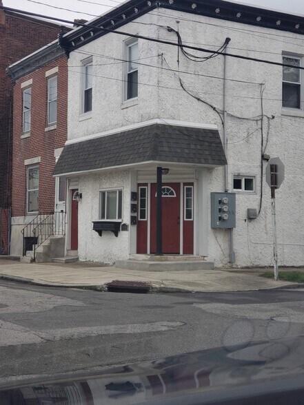 Primary Photo - 3416 W Clearfield St
