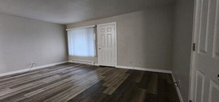 Building Photo - $500 MOVES YOU IN - 2 Bedroom on 18th Ave in Albany - Pet Friendly
