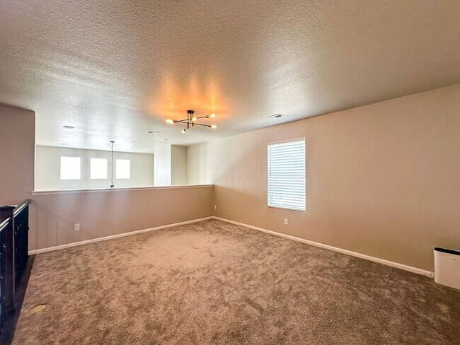 Building Photo - Almost Brand New Meadowlark 4bd 3.5ba home