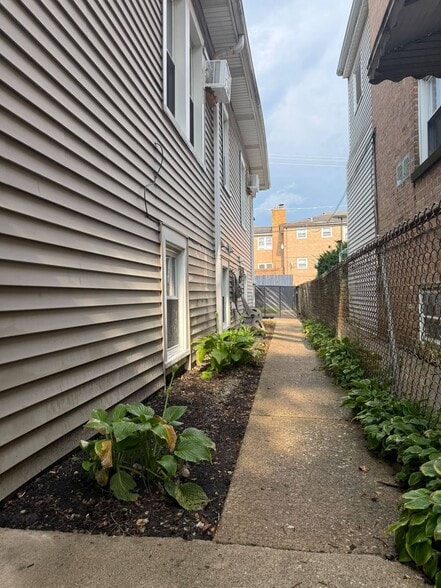 Building Photo - 2807 N 74th Ct