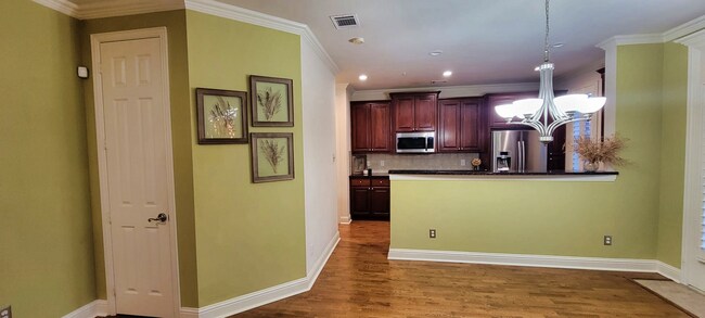 Building Photo - 4468 Jardin St