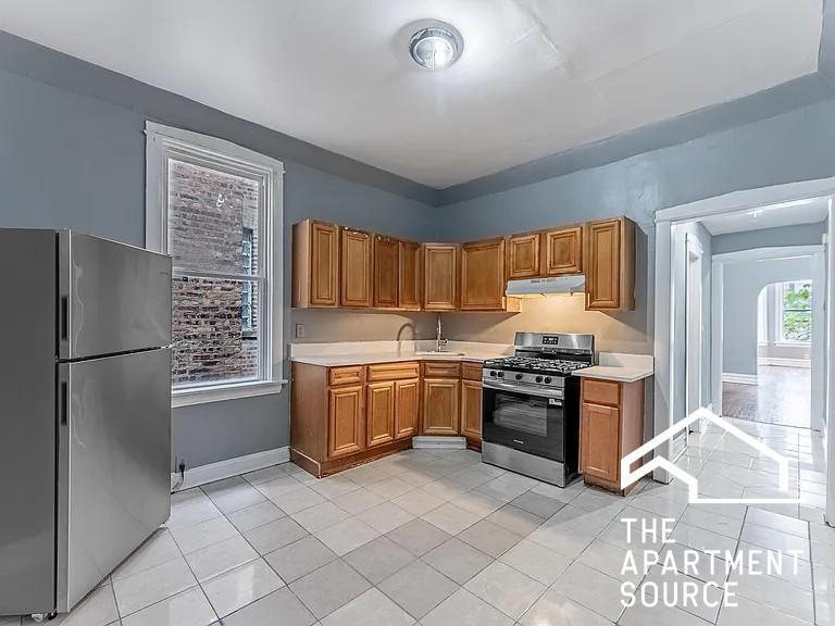 Building Photo - 1426 S Avers Ave