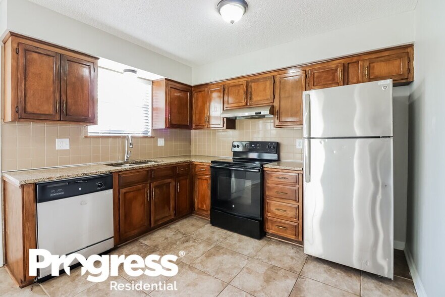 Building Photo - 101 E Pacific Dr