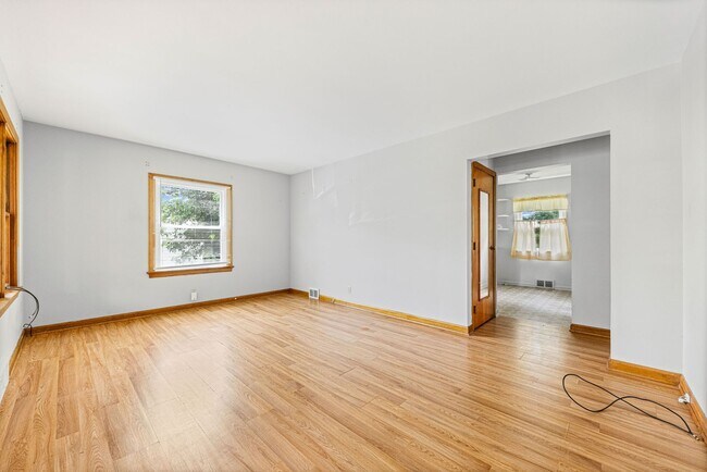 Building Photo - 3-Bedroom Cape Near Summit Lake ~ Oversize...