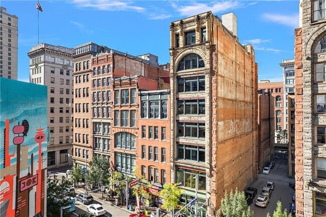 Primary Photo - 915 Liberty Ave