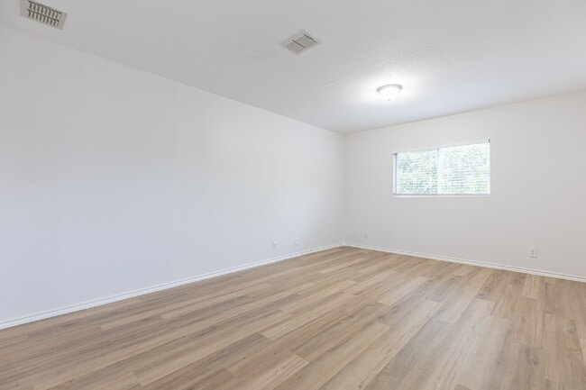 Building Photo - 228 Sophia Cir