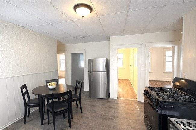 Building Photo - 8 Almont Ave