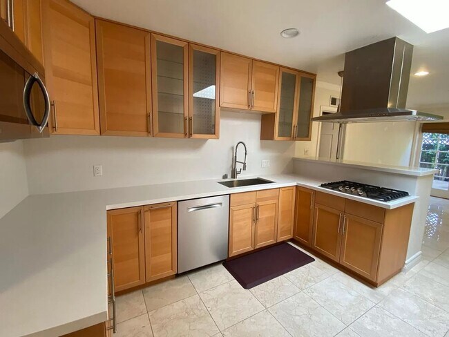 Building Photo - 16636 Calneva Dr