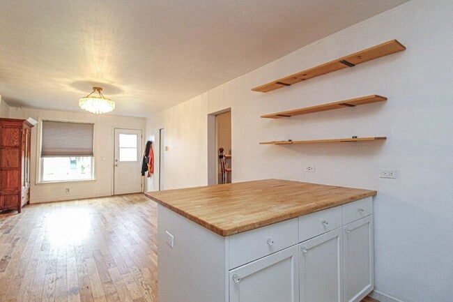 Building Photo - 1421 Grand Ave