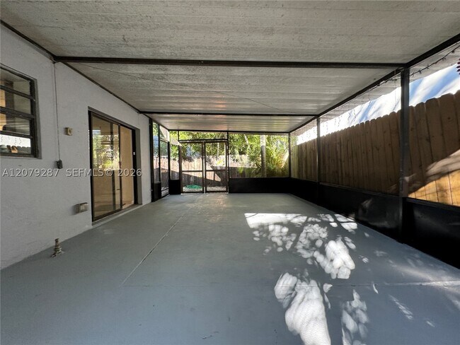Building Photo - 2105 Monroe St