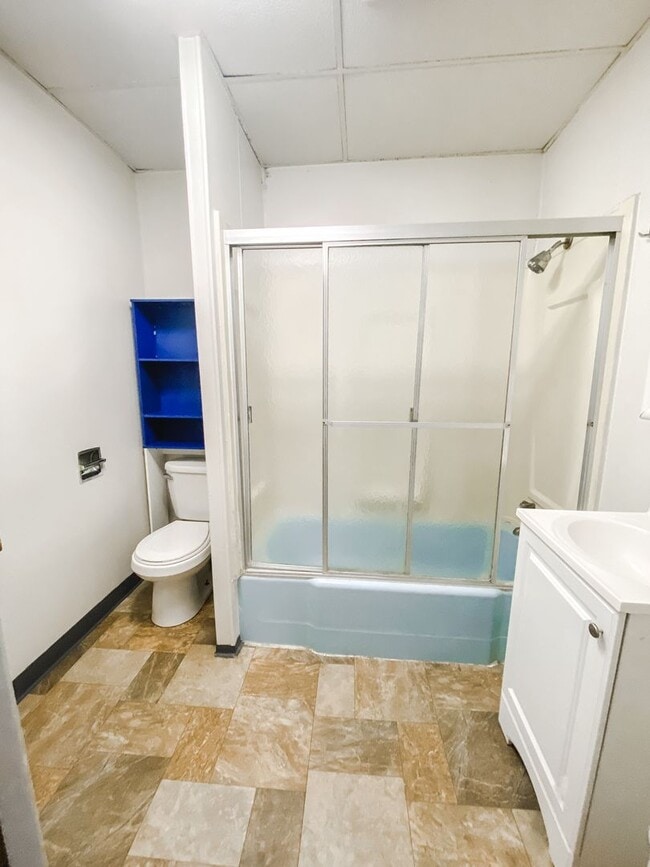 Building Photo - Three Bedroom Close To Campus