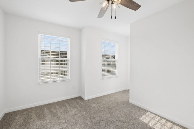 Building Photo - 119 Red Willow Dr