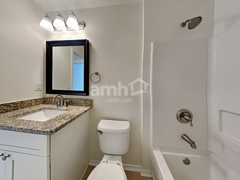 Building Photo - 77088 Cobblestone Dr