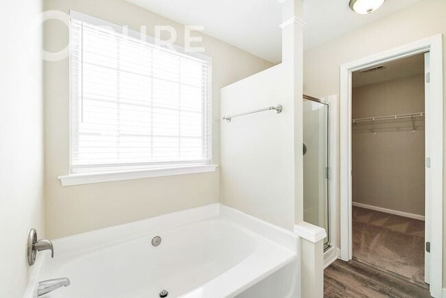 Building Photo - 1417 Chimney Rock Ct