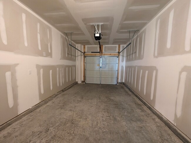 Building Photo - 1664 Hallview Ct