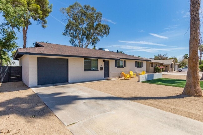 Building Photo - 16 W Geneva Dr