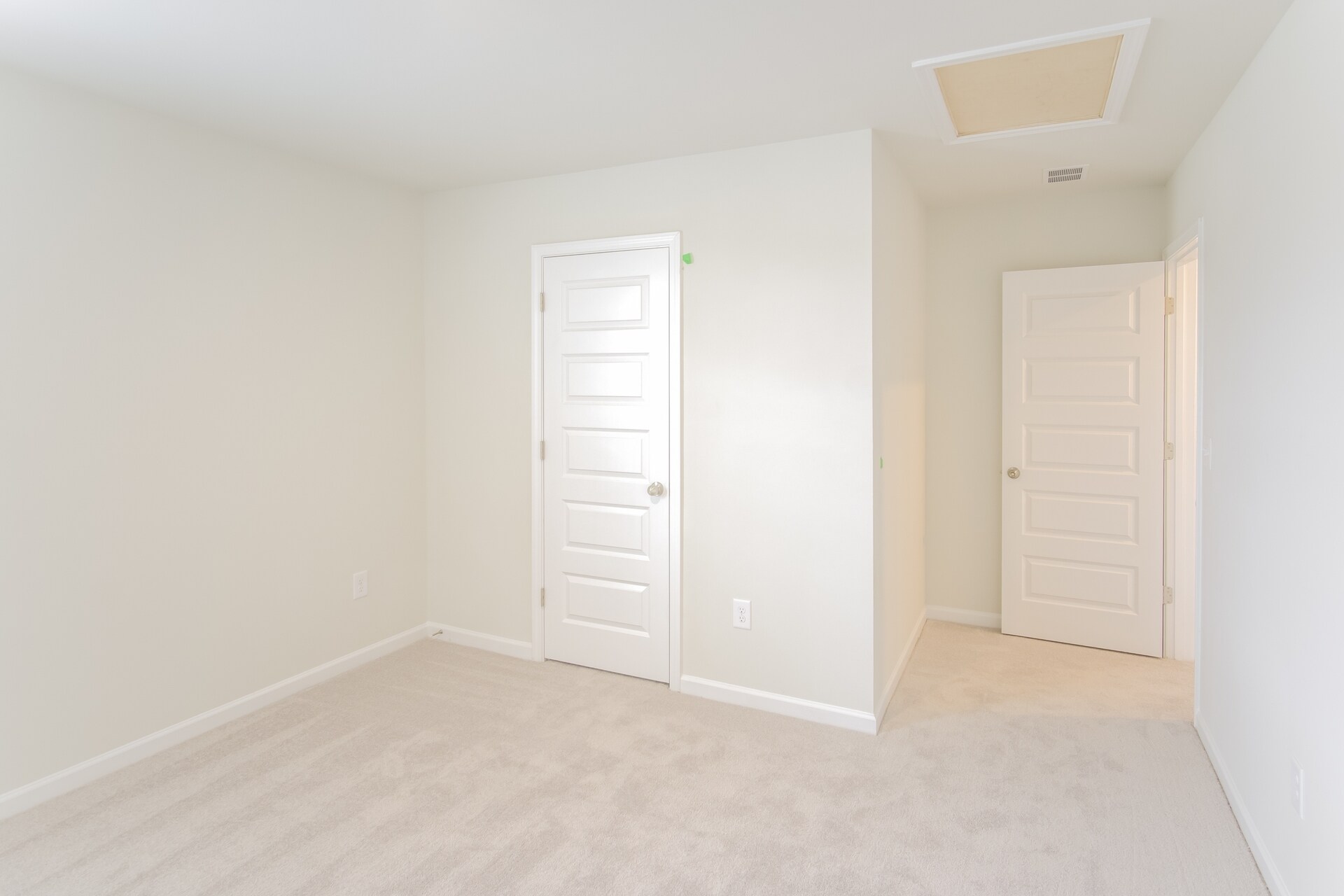 Building Photo - 631 Watercliff Dr